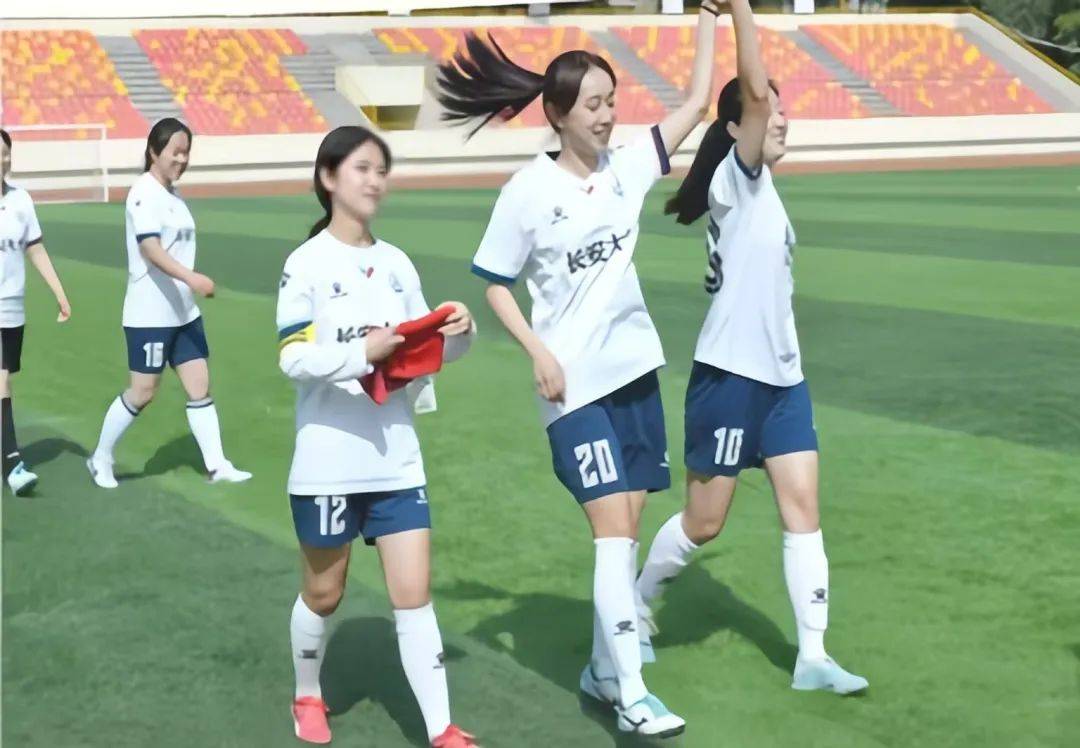 关于女足比赛团队精神凝聚力，战胜对手信心十足的信息
