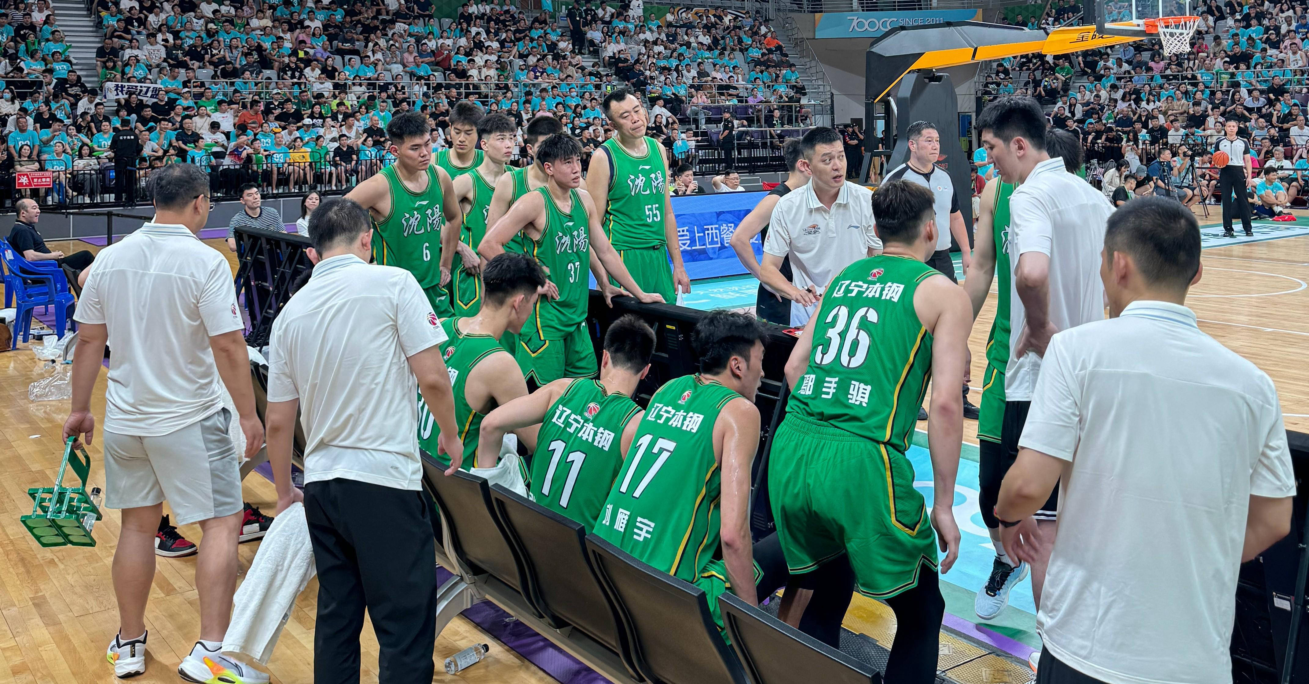 辽篮在主场轻松获胜，稳居积分榜前列的简单介绍