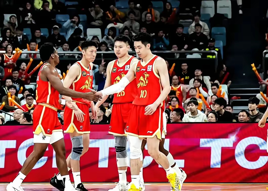 九游真人娱乐-夏洛瓦后卫紧急受伤，恐缺席接下来比赛